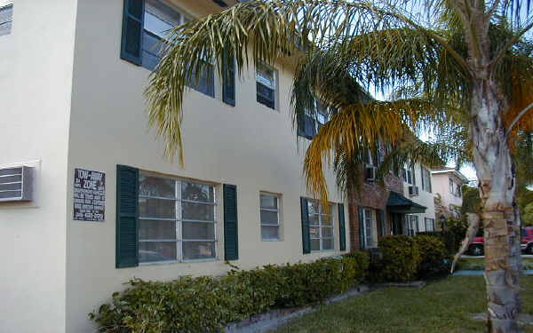 340 Madeira Ave in Coral Gables, FL - Foto de edificio - Building Photo