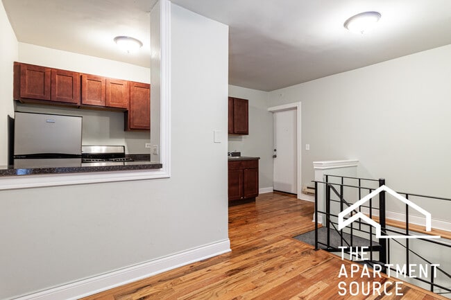 816 W Cornelia Ave, Unit 102 in Chicago, IL - Building Photo - Building Photo