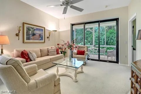 7685 Meadow Lakes Dr in Naples, FL - Foto de edificio