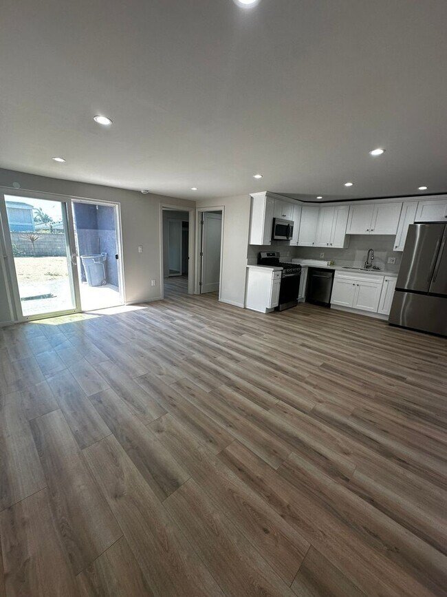 347 Donax Ave-Unit -2 in Imperial Beach, CA - Building Photo - Building Photo