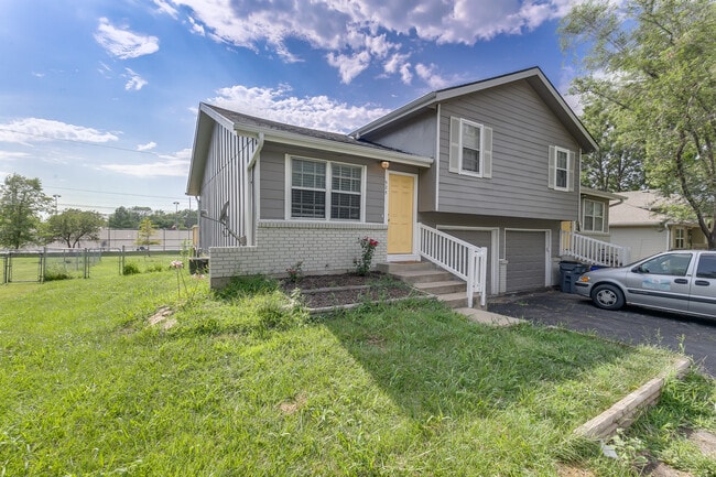 property at 925 N Jan-Mar Dr