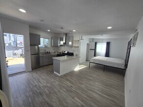 1943 Claudina Ave, Unit Claudina in Los Angeles, CA - Foto de edificio - Building Photo