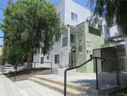 Benton Green Apartments in Los Angeles, CA - Foto de edificio - Building Photo