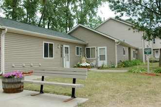 Waterford Townhomes in Oakdale, MN - Building Photo - Building Photo