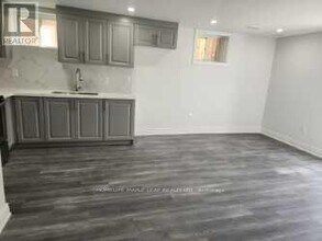 8 Benhurst Cres in Brampton, ON - Building Photo - Building Photo