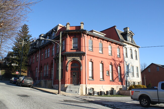 224 W Main St in Parkesburg, PA - Building Photo - Primary Photo