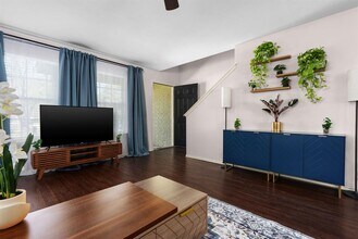7906 Briarton Dr in Austin, TX - Building Photo - Building Photo