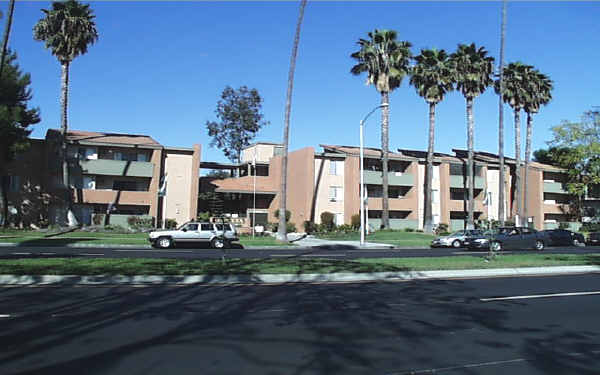 Talavera Apartments in Reseda, CA - Building Photo - Building Photo