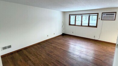 809 Weeks Ave SE in Minneapolis, MN - Building Photo - Building Photo