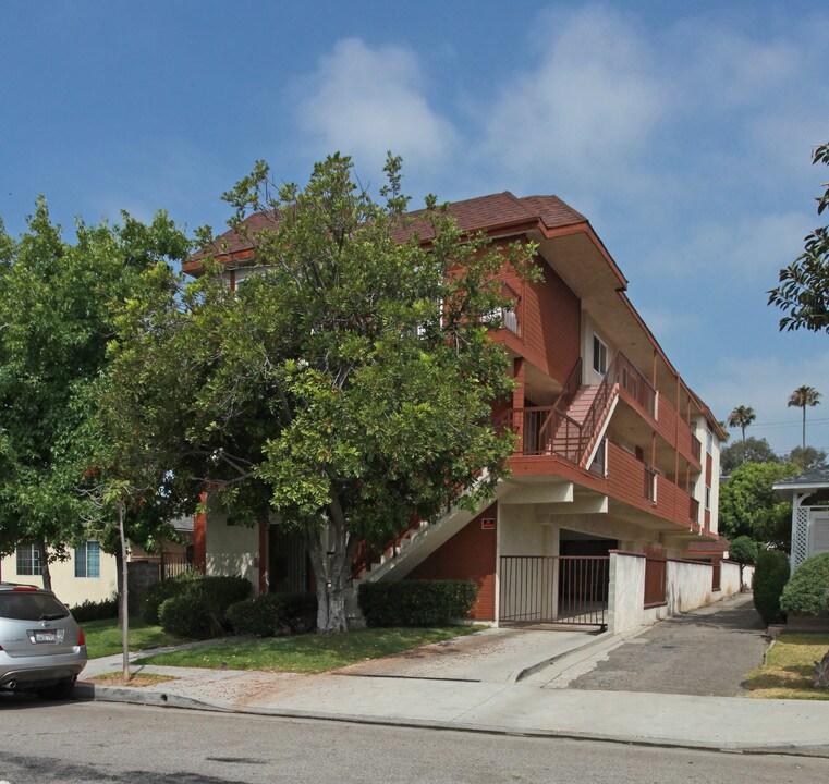 1021 Justin Ave in Glendale, CA - Building Photo