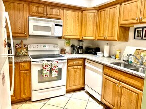 1519 Pelican Point Dr, Unit BA 289 in Sarasota, FL - Building Photo - Building Photo
