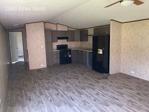 1660 Dena Dr in Memphis, TN - Foto de edificio - Building Photo