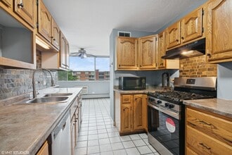 2200 S Stewart Ave in Lombard, IL - Building Photo - Building Photo