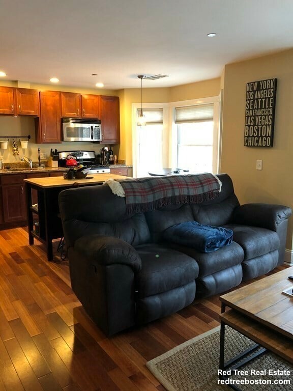 341 W Broadway, Unit 1 in Boston, MA - Building Photo - Building Photo