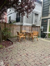 3623 36th Ave S in Seattle, WA - Foto de edificio - Building Photo