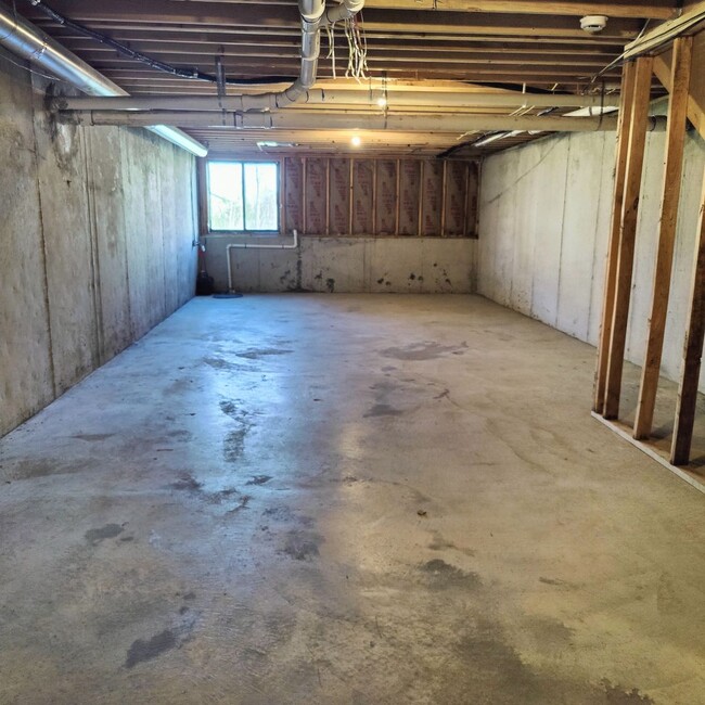 254 Persimmon Rd in Raymore, MO - Building Photo - Building Photo