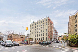 55 S 11th St in Brooklyn, NY - Foto de edificio - Building Photo