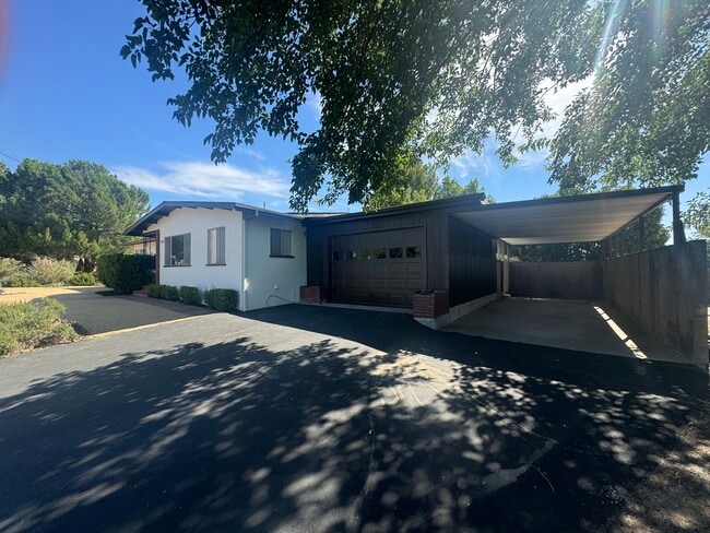 120 Glencrest Ln in Paso Robles, CA - Building Photo - Building Photo