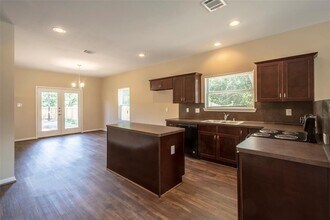 8146 Cabot St in Houston, TX - Foto de edificio - Building Photo