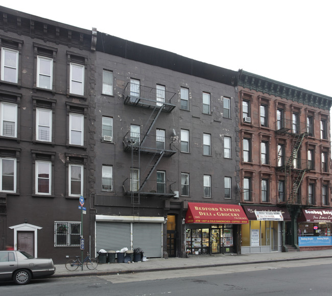 1043-1049 Bedford Ave in Brooklyn, NY - Building Photo - Building Photo