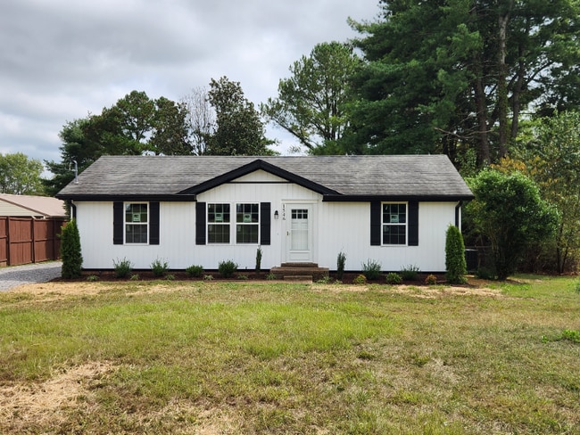 property at 1546 Winding Way Cir