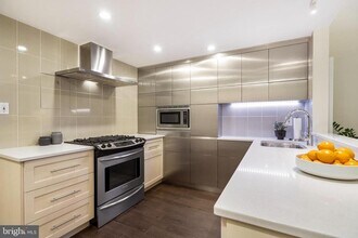 1301 20th St NW in Washington, DC - Foto de edificio - Building Photo