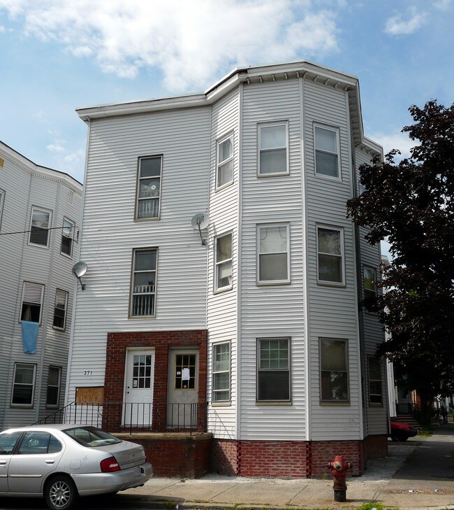 371 Boston St in Lynn, MA - Building Photo - Building Photo