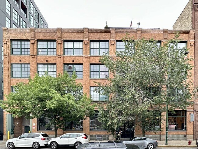 110 N Peoria St, Unit J07P