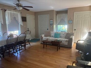 27 Edge Hill Rd in East Lyme, CT - Building Photo - Building Photo
