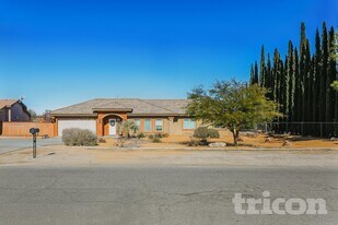 16014 Tokay St in Victorville, CA - Building Photo
