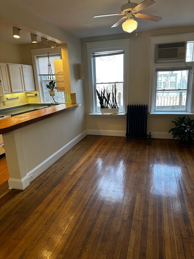 1315 Park Rd NW in Washington, DC - Foto de edificio - Building Photo