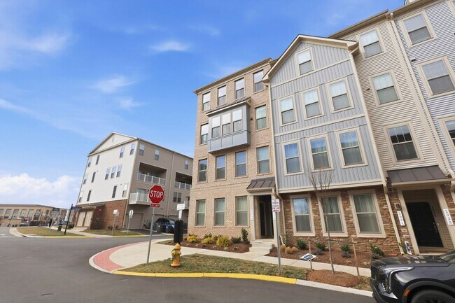 201 Park Central Ter in Manassas Park, VA - Building Photo - Building Photo