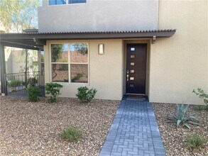 1247 Rock Hls St in Las Vegas, NV - Building Photo - Building Photo