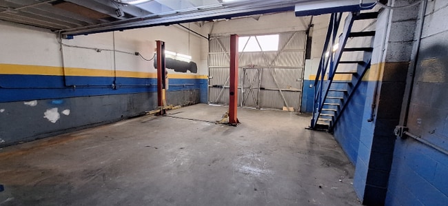 18422 Vanowen St in Los Angeles, CA - Building Photo - Building Photo