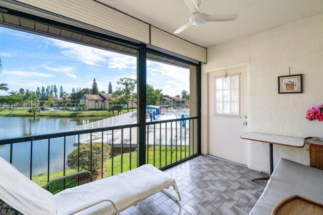 342 Pine Ridge Cir in Greenacres, FL - Building Photo - Building Photo