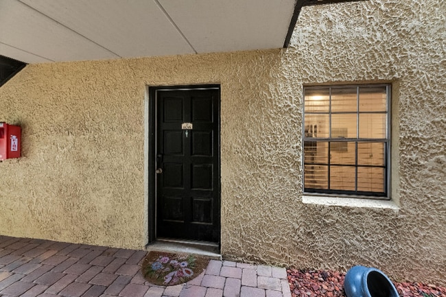 5304 W Kennedy Blvd in Tampa, FL - Building Photo - Building Photo