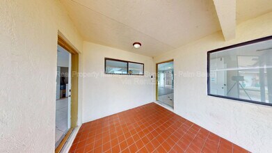 609 White Water Dr in West Palm Beach, FL - Building Photo - Building Photo