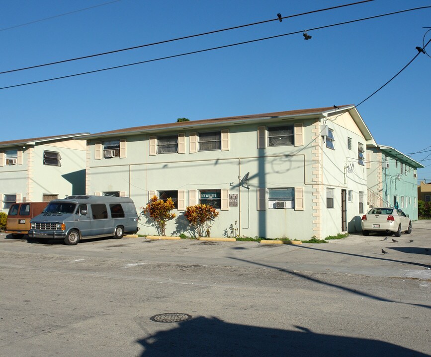 741 NW 60th St in Miami, FL - Foto de edificio