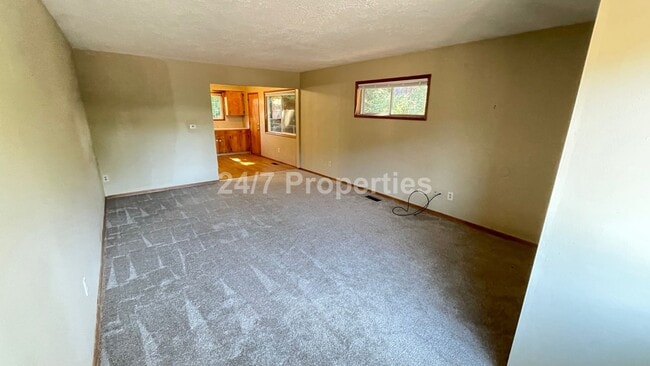 1130 SE Roberts Ave in Gresham, OR - Building Photo - Building Photo