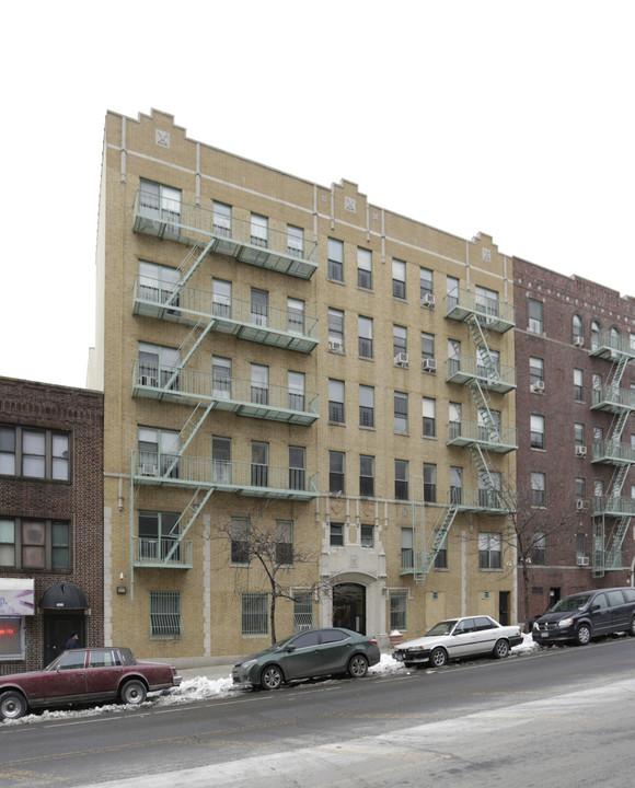 1665 Macombs Rd in Bronx, NY - Building Photo