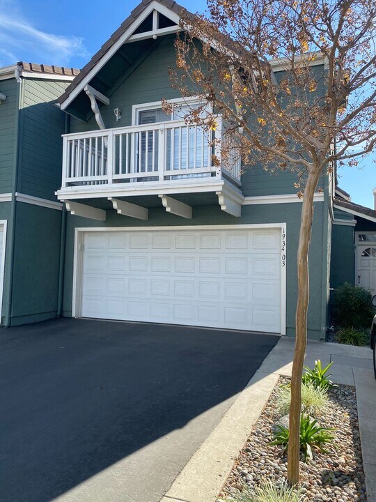1934 Rory Ln in Simi Valley, CA - Building Photo