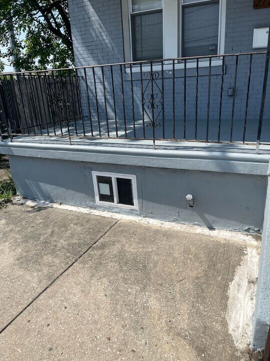 2126 S 60th St in Philadelphia, PA - Building Photo