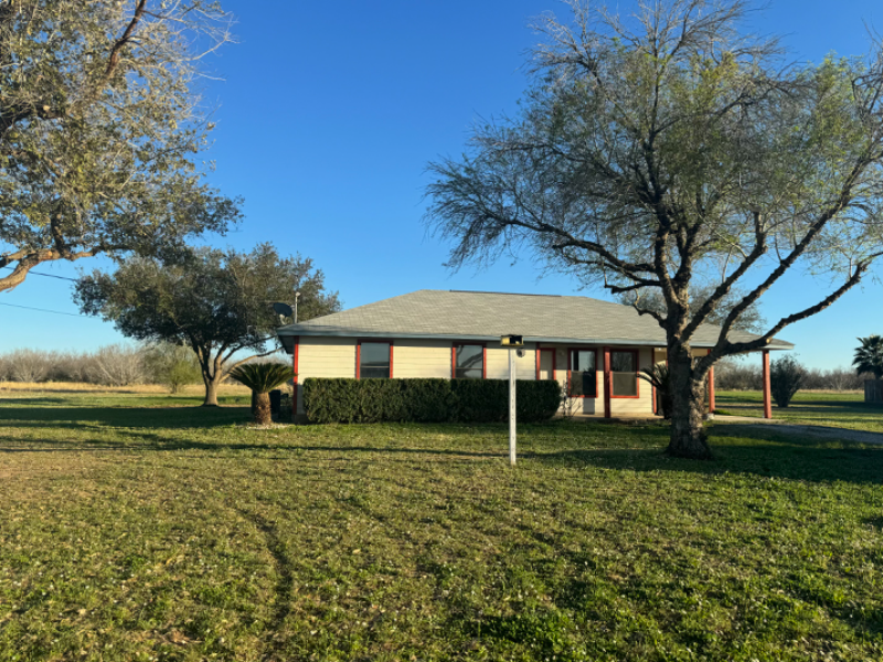 243 CR 2020 in Pearsall, TX - Building Photo