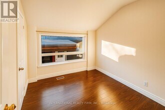 9 Benshire Dr in Toronto, ON - Building Photo - Building Photo