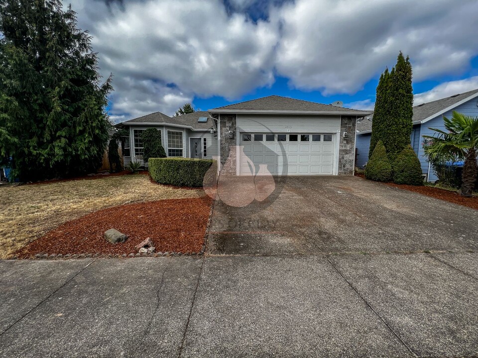 4913 49th Ave NE in Salem, OR - Building Photo