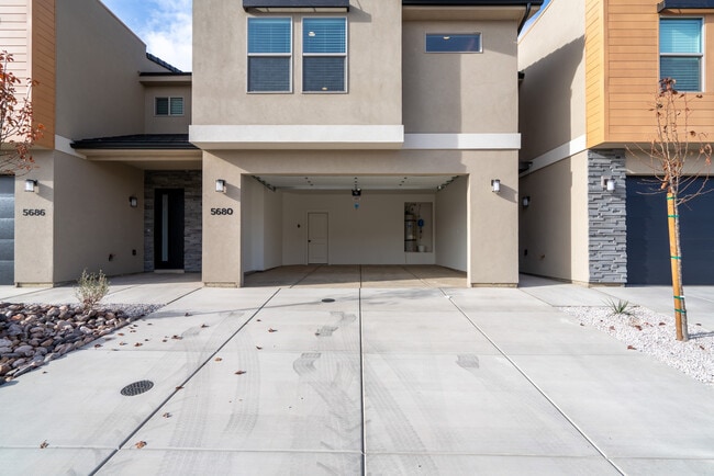 5680 S Duel Ln in Saint George, UT - Foto de edificio - Building Photo