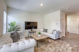 12728 Feathersong in Henderson, NV - Building Photo - Building Photo