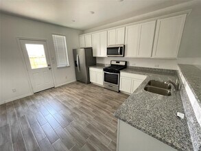 19606 Cat Spruce Ct in Porter, TX - Building Photo - Building Photo