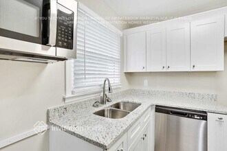 277 Rocking Hill Dr SW in Marietta, GA - Foto de edificio - Building Photo