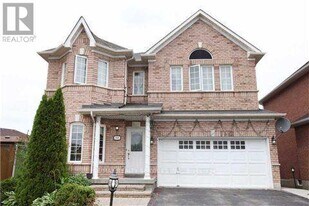 80 Farthingale Crescent in Brampton, ON - Building Photo